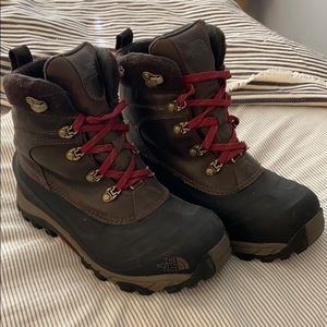 Lightly worn North Face boots. Men’s 7.5